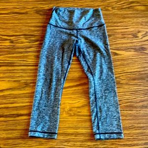 Lululemon capris. Size 6. Good condition.
